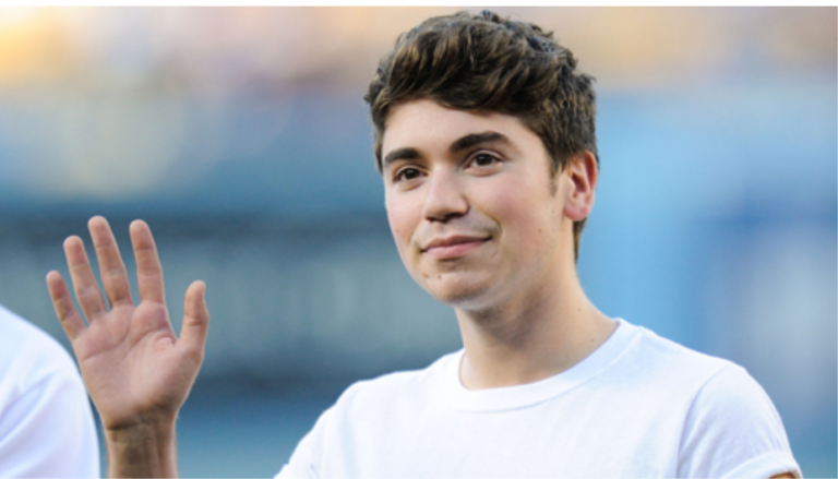 noah galvin trans