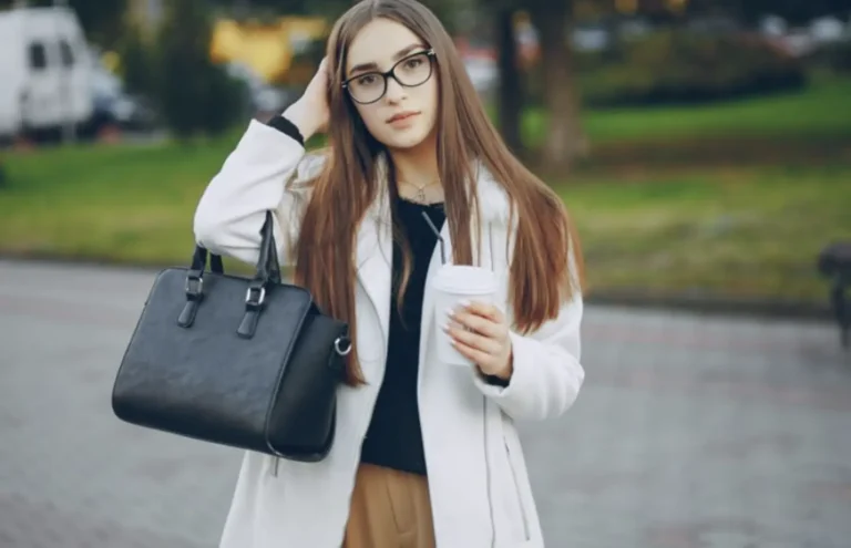Balancing Chic and Practical: Types of Work Bags for Women