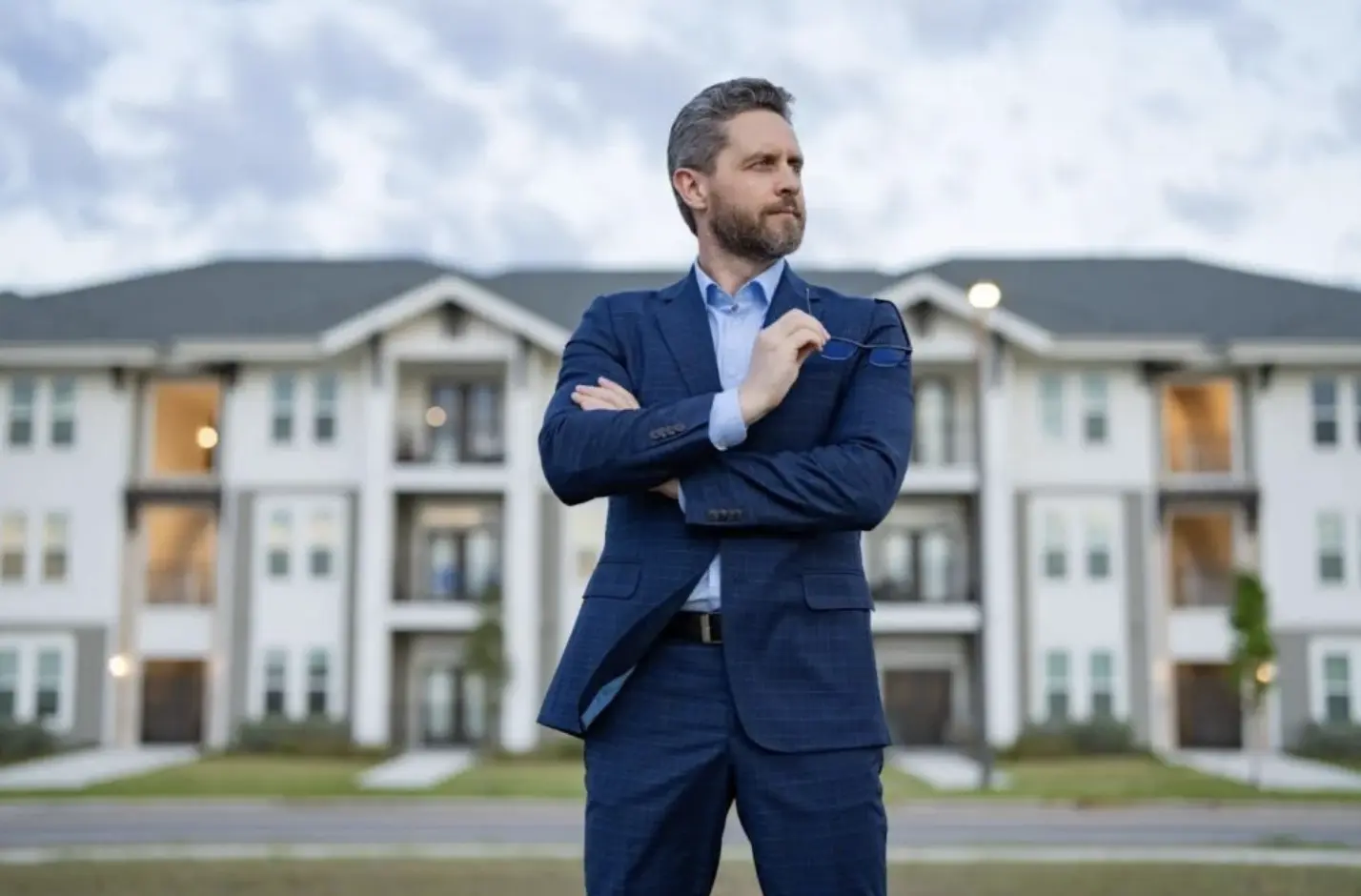 The Unexpected Ways a Real Estate Agent Changes How You See a Home